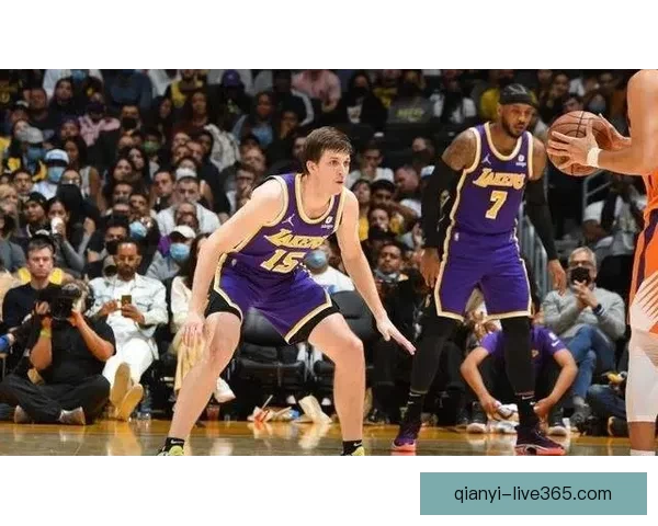 今夏多队争抢湖人里夫斯 有望获得2至3年顶薪合同